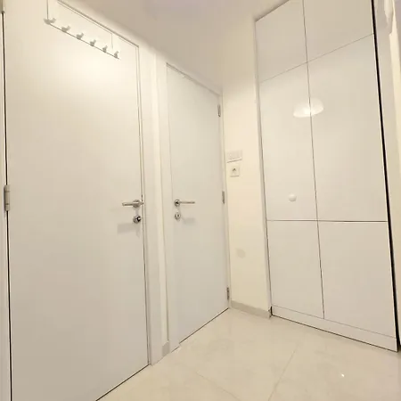 아파트 High White 2 New 베오그라드